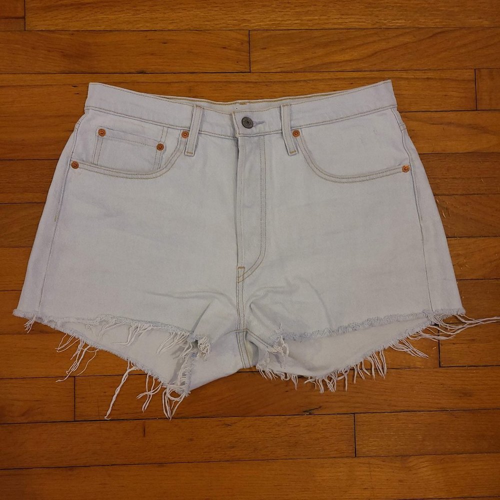 Levi's 5 Button Light Wash Shorts